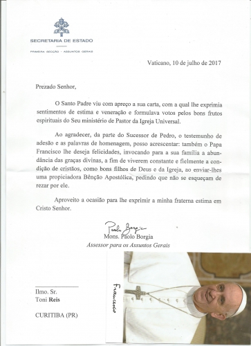 Le Pape souhaite du bonheur à un couple gay ayant fait baptiser des enfants adoptés ! 20742810