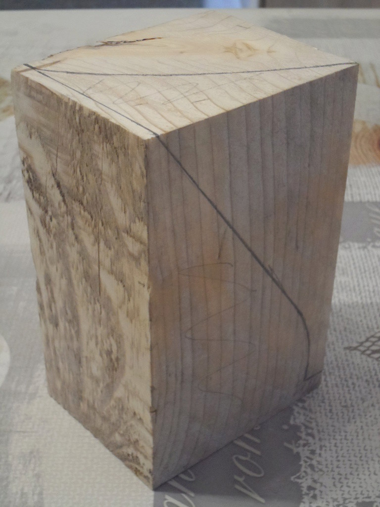 Comment tailler le bloc avant (apôtre de proue) d'une maquette en bois ? Sam_0914