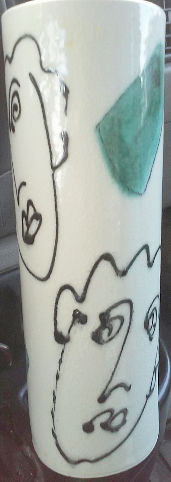 ID vase signature dated 1994 Modvas16