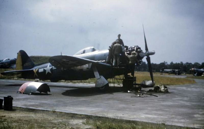 P-47D du capitaine Donavon Smith du 61nd Squadron,56th Group  P-47d_11
