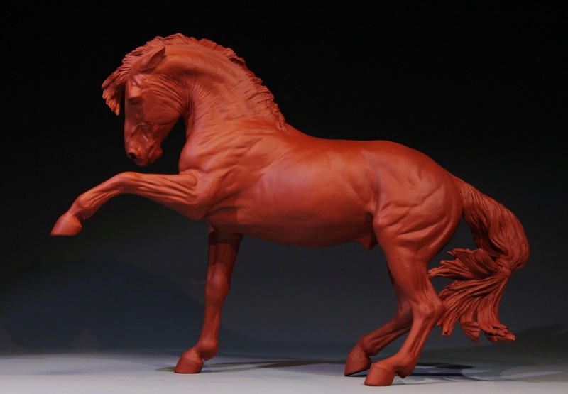 Телосложение лошади 5 букв. Скульптура лошади. Конь фигура. Голова лошади скульптура. Фигурки лошадей от скульпторов.