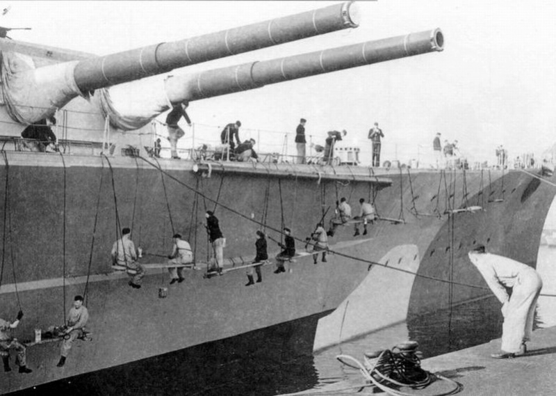 Dio : Grande grue 250 t port de Hambourg et Bismarck (1/350°) - Page 2 0420bi10