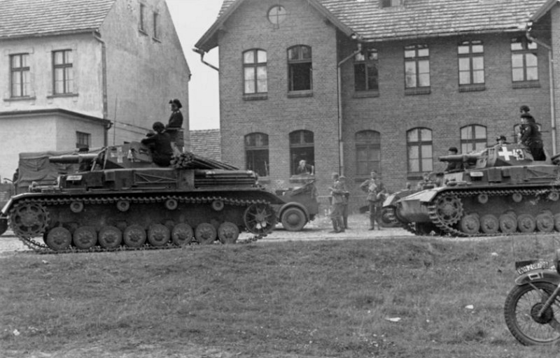 PANZER MARSCH ! Les Panzertruppen en images. Rtfujr10