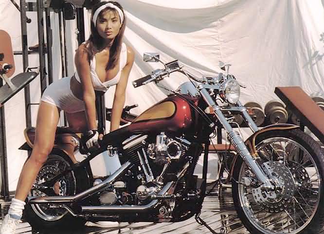 Babes & Bikes - Page 4 Asianb10