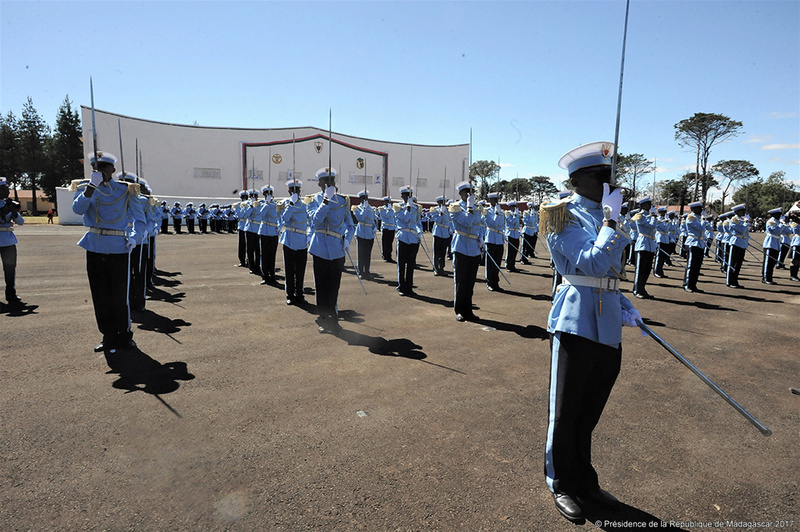 L'armée de Madagascar. - Page 3 2040