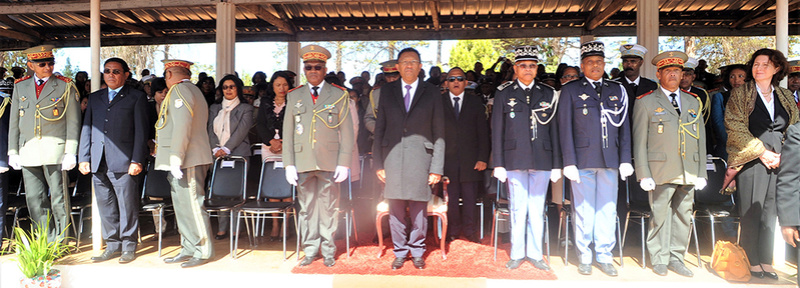 L'armée de Madagascar. - Page 3 2230