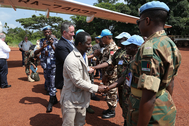 Intervention militaire en Centrafrique - Opération Sangaris - Page 31 9937