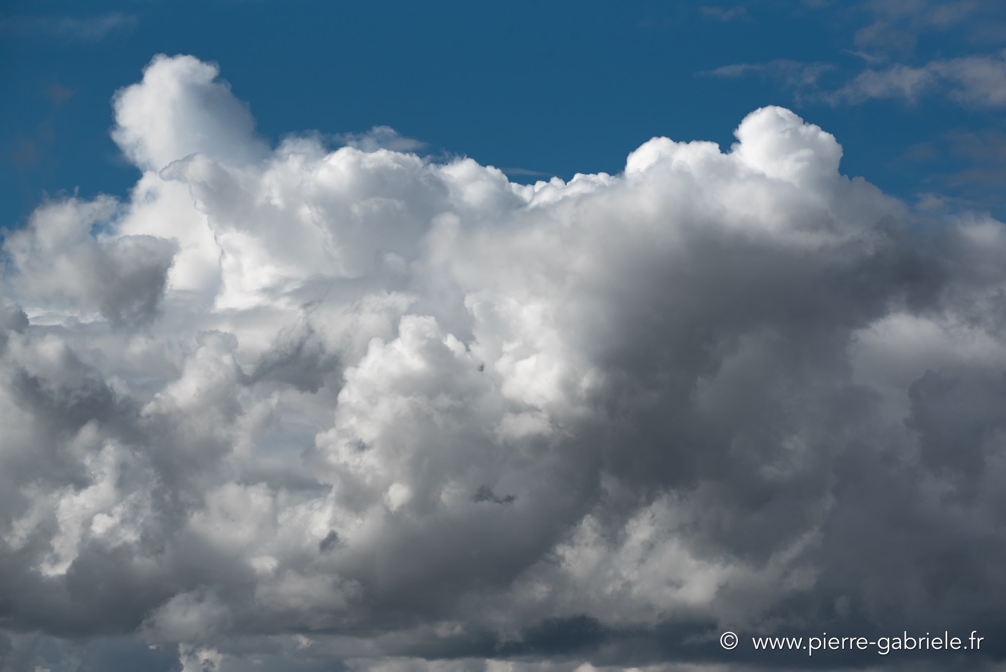 DEBRIEFING du meeting de l'air sur la BA de St Dizier . Nuages10