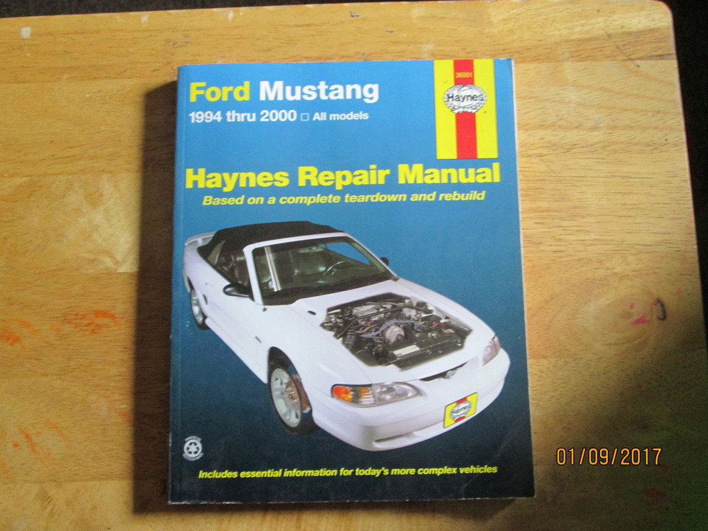 À vendre:  Shop manual Mustang (entre 65 et 2000) et autre livres de mécanique 01410