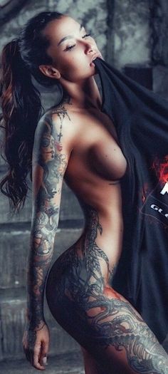 CHARME - Les plus belles femmes sont tatouées... - Page 11 0b829110