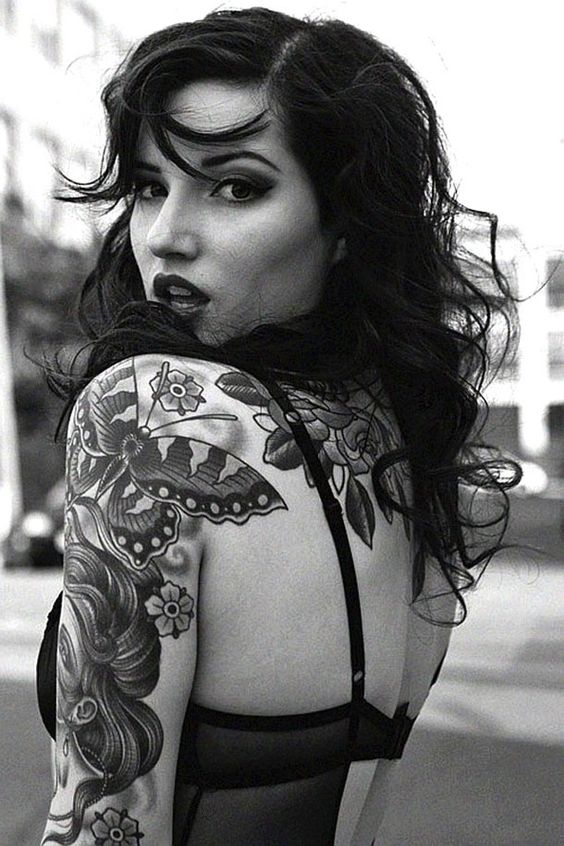 CHARME - Les plus belles femmes sont tatouées... - Page 9 55906110