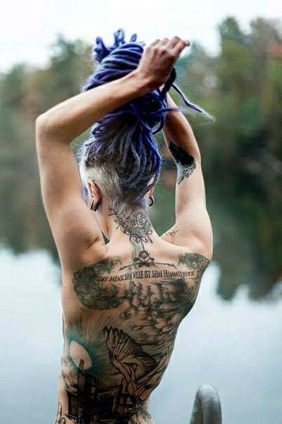 CHARME - Les plus belles femmes sont tatouées... - Page 9 F7983310
