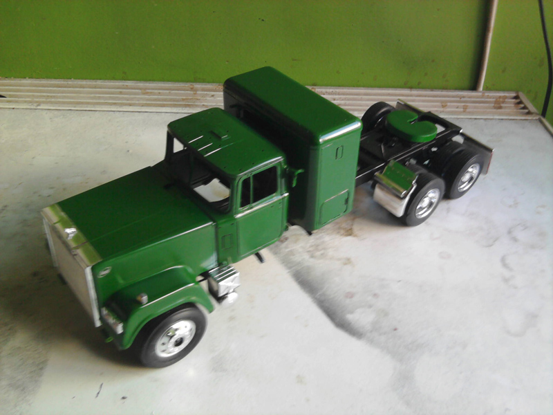 Revel Mack Super-Liner 1:24 Foto0225