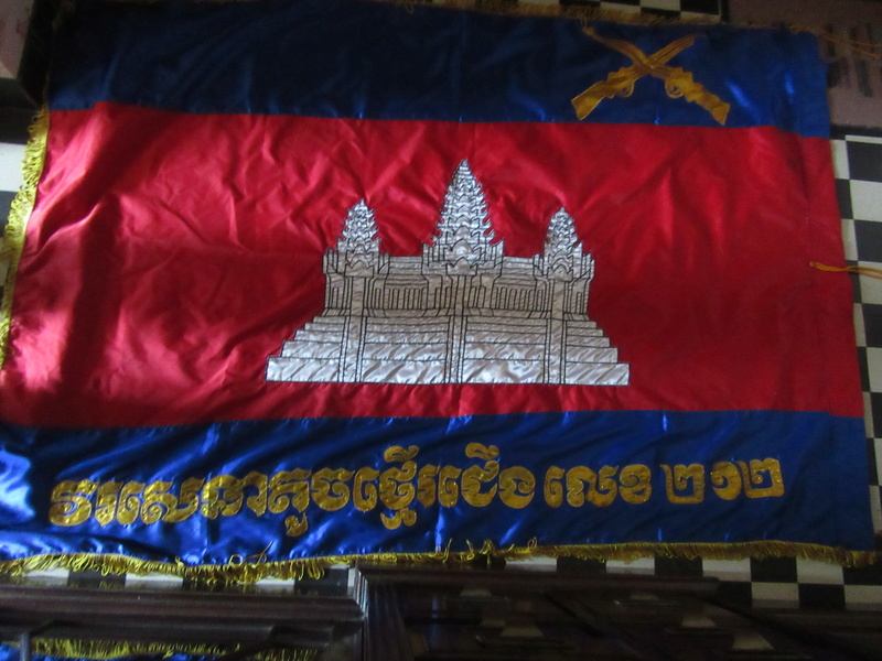 uniformes cambodgiens - Page 3 Img_1222