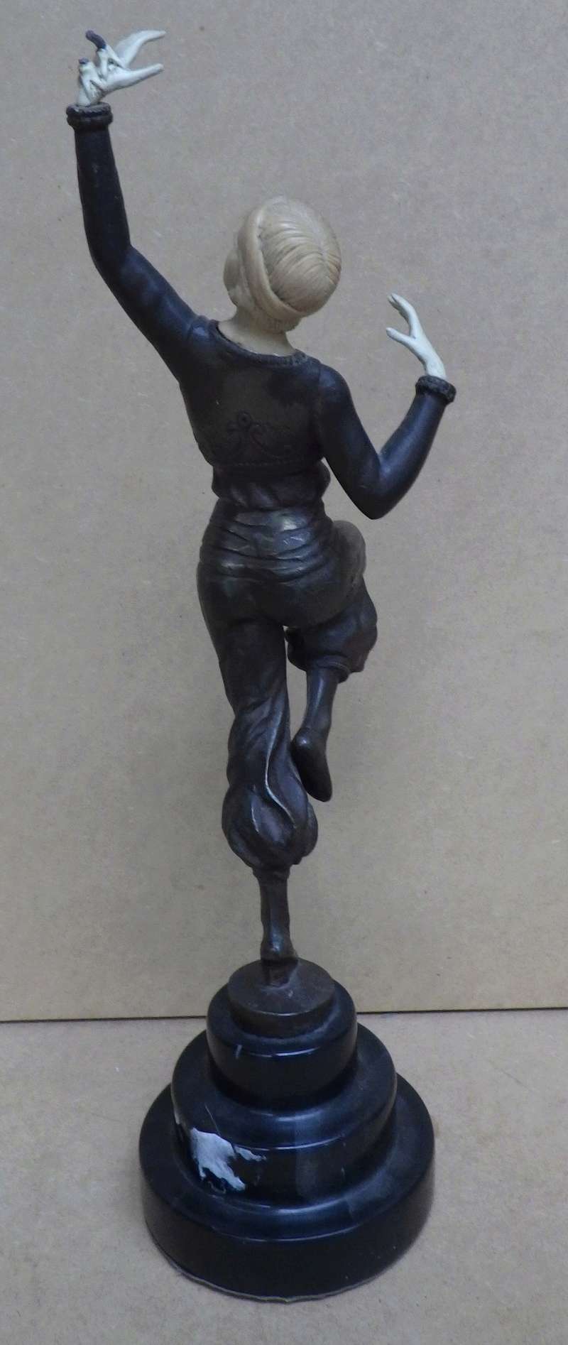 Art Deco - danseuse au perroquet Rimg7126