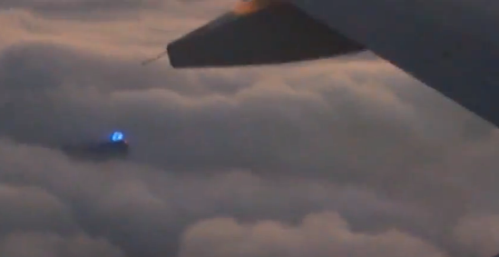Εκπληκτικό φωτεινό μπλε UFO σε πτήση προς την Φλόριντα – Βίντεο Isiiii22