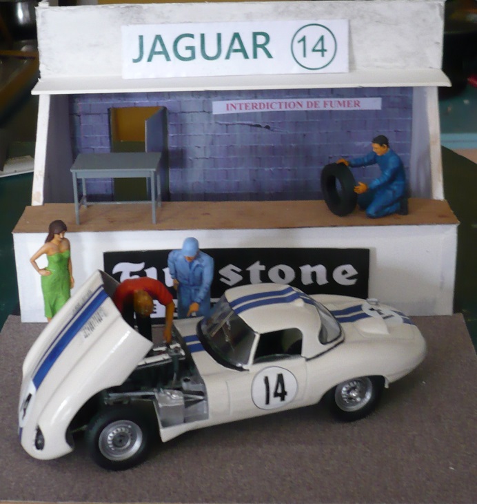 Jaguar type E roadster Lightweight Le Mans 1963 - Page 2 P1250410