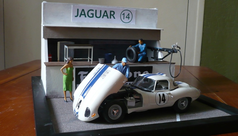 Jaguar type E roadster Lightweight Le Mans 1963 - Page 2 P1250425