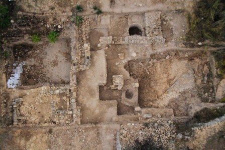 2,750-year-old Temple Found Near Jerusalem  93030810