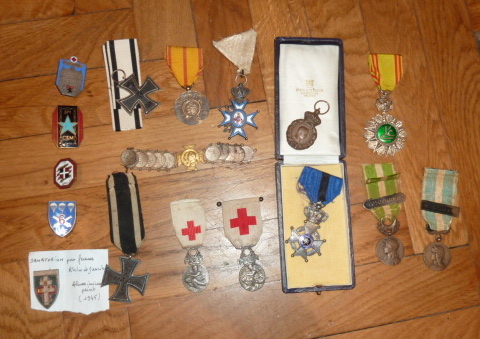 Insignes régimentaires,médailles et ordres, des Mein Kampf, poignard HJ..... P1530284