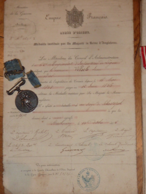 Médaille d'Italie et de Crimée et barrette Sebastopol, avec leurs diplômes.... P1530292