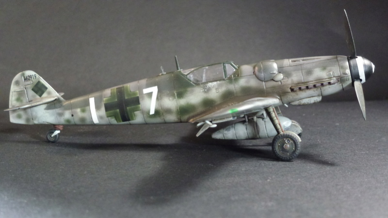 Messerschmitt Bf 109 G-14 / White 7-JG3 - AZ Model P1060230