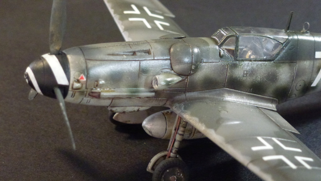 Messerschmitt Bf 109 G-14 / White 7-JG3 - AZ Model P1060313