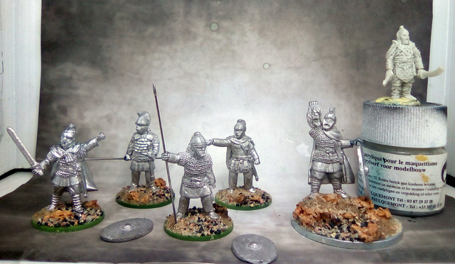 CONCOURS DE PEINTURE - Septembre: Garde rapprochée - Page 3 Base_a10