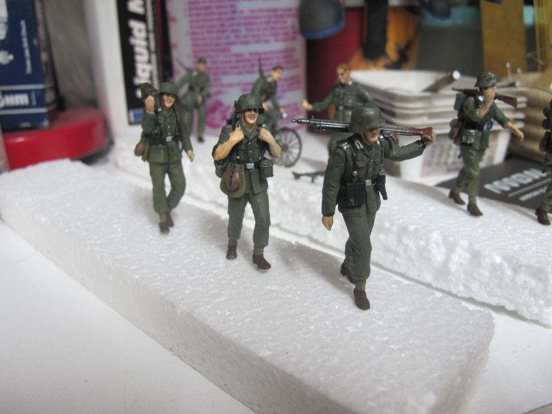 Tank crew & Wehrmacht soldiers - scala 1:35 (Marini Claudio) ***TERMINATO*** Img_4015