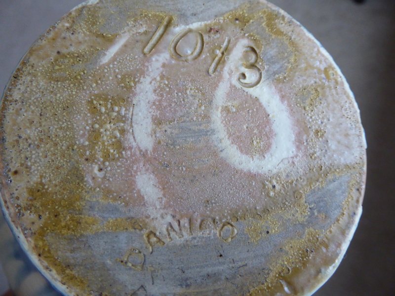 Vintage vase, help with identifying please P1100413