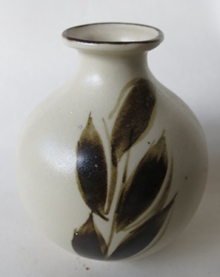 Richmond Stoneware, Mapua Ware, Waimea Potteries etc - do we need a gallery? Richmo27