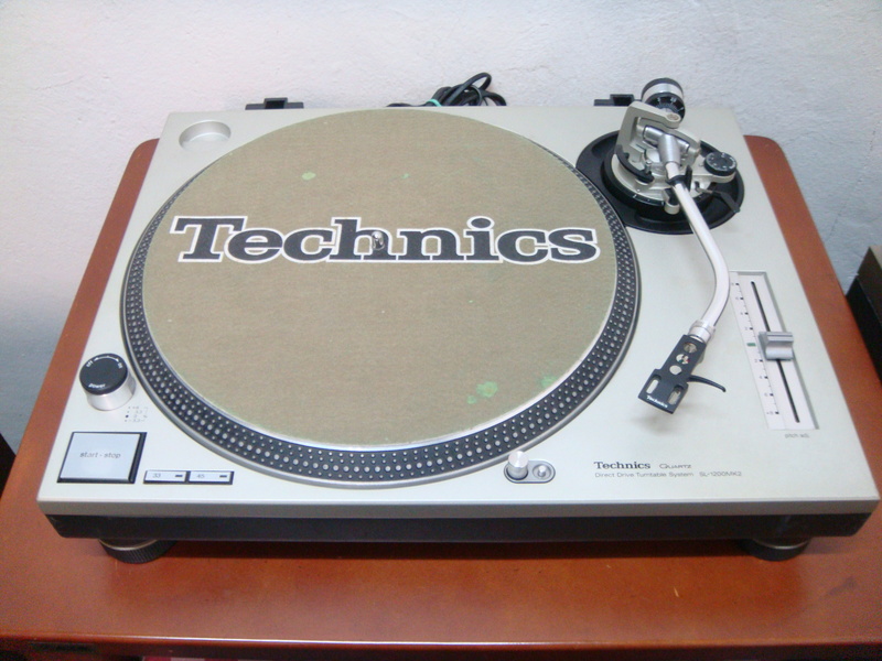 Technics SL-1200mk2 turntable(sold)