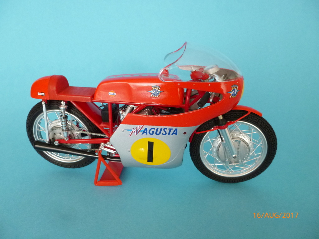 MV Agusta 500cc 3 Cilindri Italerie 1:9 Galeriebilder gebaut von Millpet Galerie P1070113