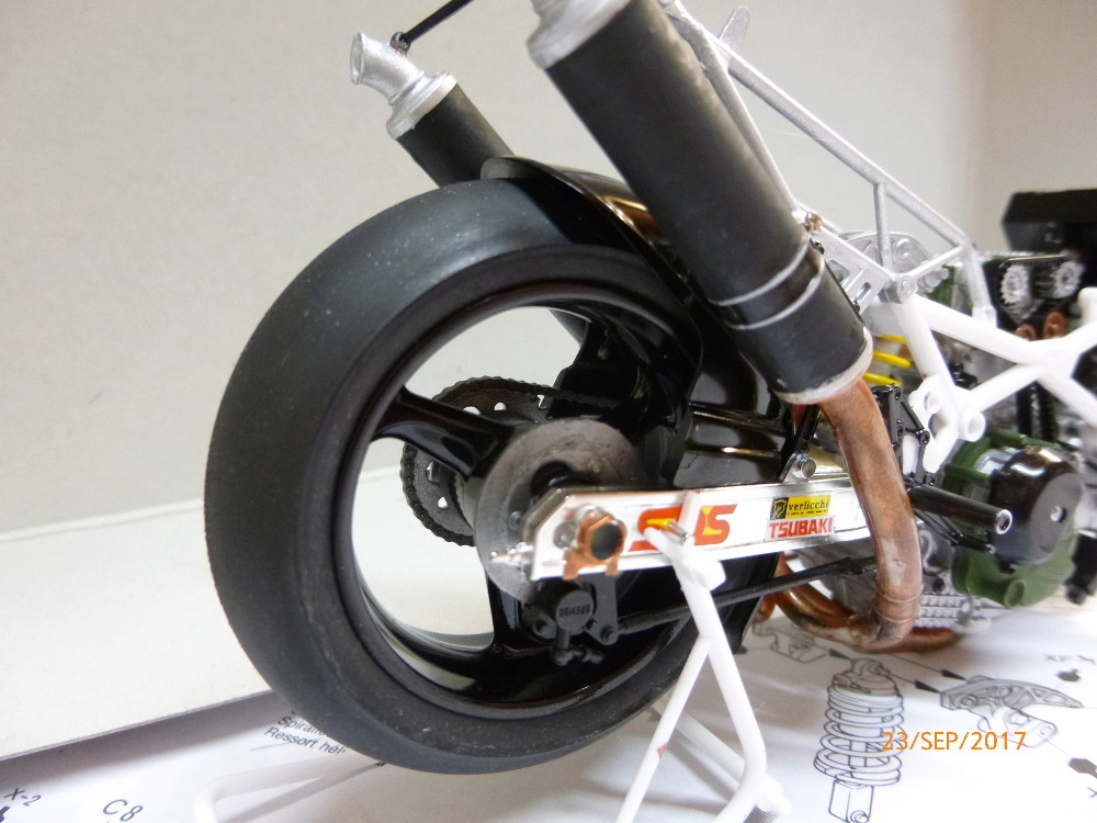 Fertig - DUCATI 888 Superbike Racer 1:12 Tamiya 14063 gebaut von Millpet P1070303