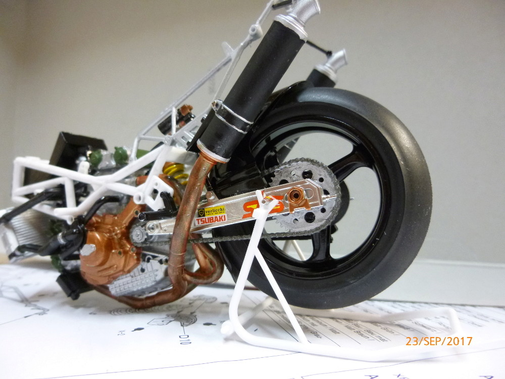 Fertig - DUCATI 888 Superbike Racer 1:12 Tamiya 14063 gebaut von Millpet P1070305