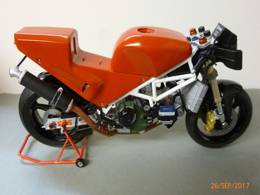 Fertig - DUCATI 888 Superbike Racer 1:12 Tamiya 14063 gebaut von Millpet - Seite 2 P1070514