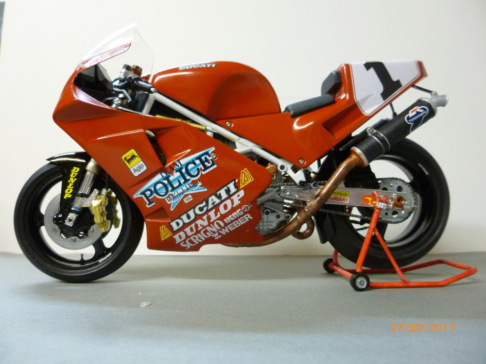 Fertig - DUCATI 888 Superbike Racer 1:12 Tamiya 14063 gebaut von Millpet - Seite 2 P1070517