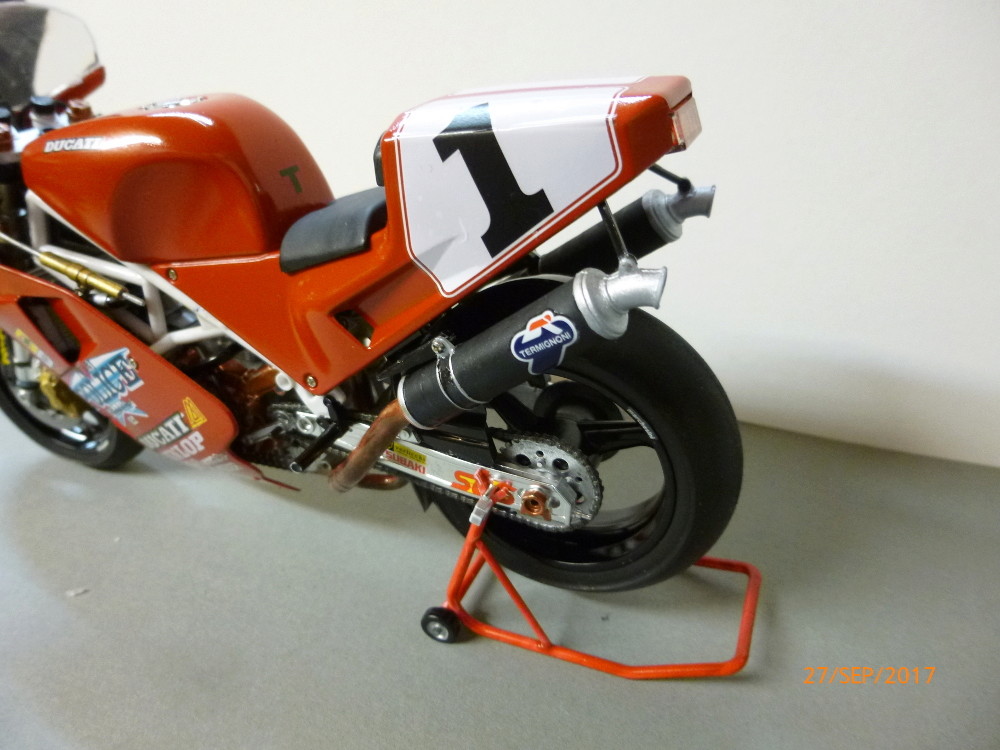 Fertig - DUCATI 888 Superbike Racer 1:12 Tamiya 14063 gebaut von Millpet - Seite 2 P1070518