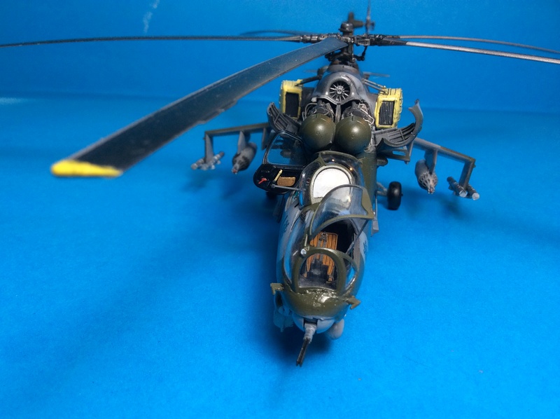 HIND MI24V -EDUARD-1/72 - Page 4 Img_3920