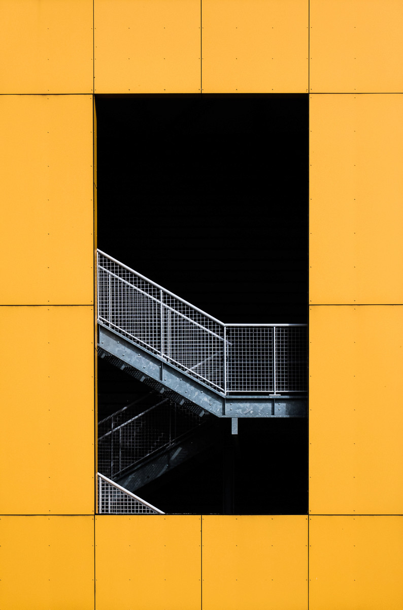 Escalier en robe jaune _1000310