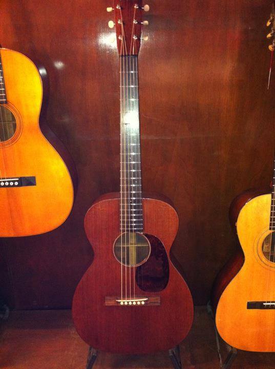 Martin 0-17 1934 + mandoline Ozark amplifiée: 3000 Euros. 14795410