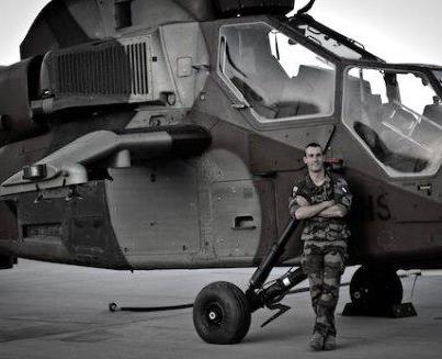 « Dans les griffes du Tigre » Le Capitaine Brice Erbland est pilote d’hélicoptère, notamment du Tigre. Tigre_10