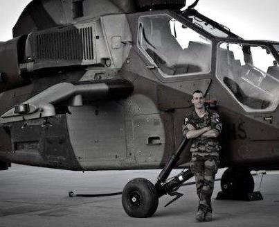  « Dans les griffes du Tigre » Le Capitaine Brice Erbland est pilote d’hélicoptère, notamment du Tigre. Tigre_10