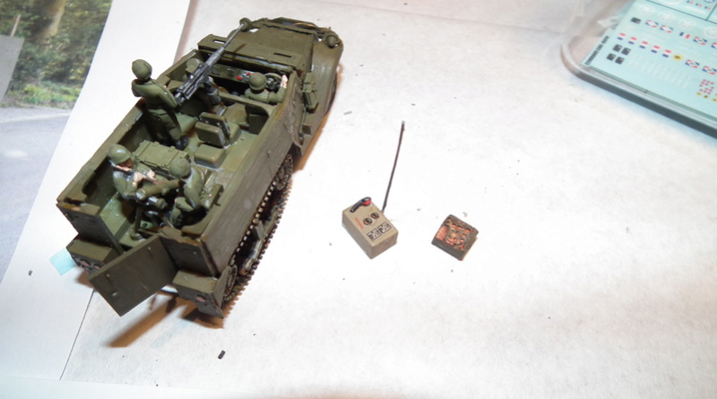 'hasegawa) half track M4A1 et le M3A1 décorations de la 2ème DB Dscf8747