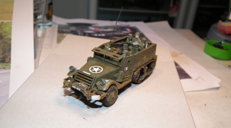 'hasegawa) half track M4A1 et le M3A1 décorations de la 2ème DB Dscf8749