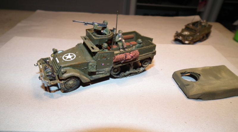 'hasegawa) half track M4A1 et le M3A1 décorations de la 2ème DB Dscf8818