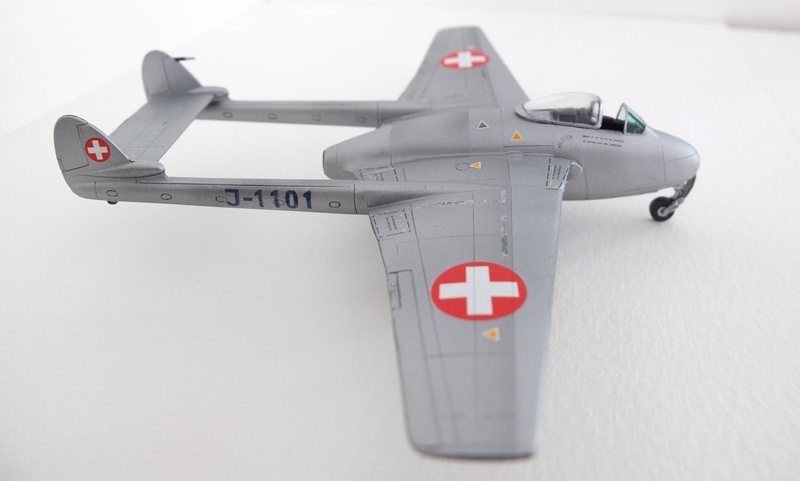 Le De Havilland Vampire en Suisse - DH-100 [Heller] & DH-115 [Airfix] 1/72 (VINTAGE) Dscf0934