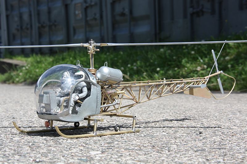 Metallflugzeugmodelle - Helikopter Bell 47 G2 - M1:16 Fp9r8h10