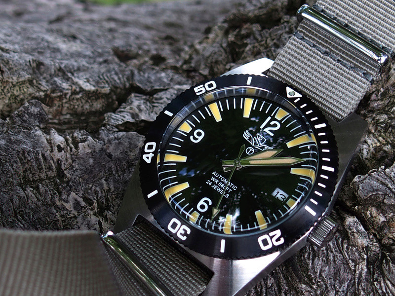 military - Military Industries 1970s diver's watch P8130010