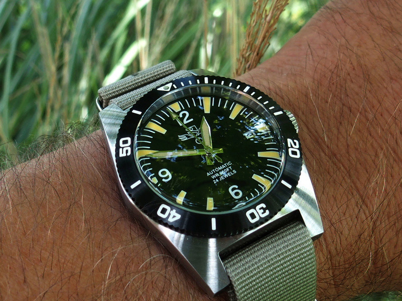 military - Military Industries 1970s diver's watch P8130011